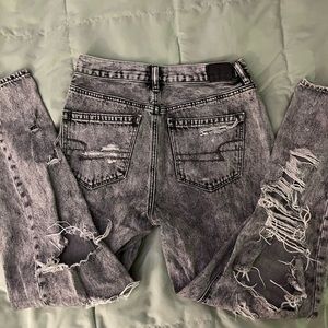 american eagle distressed mom jeans
gray acid wash
good condition